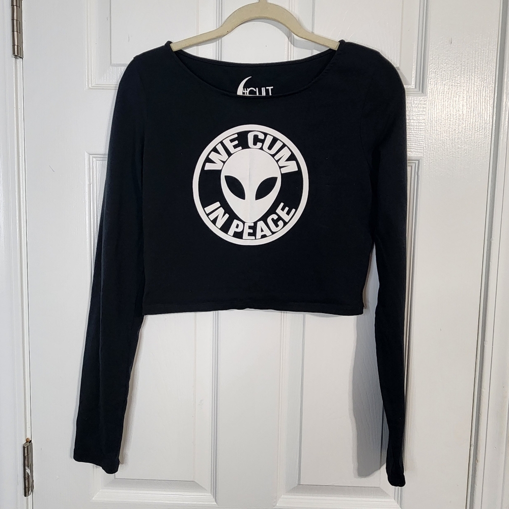 GUC long sleeve black crop alien size L
